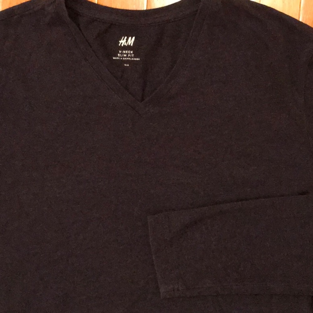 H&M V-Neck Slim Fit-Size M
